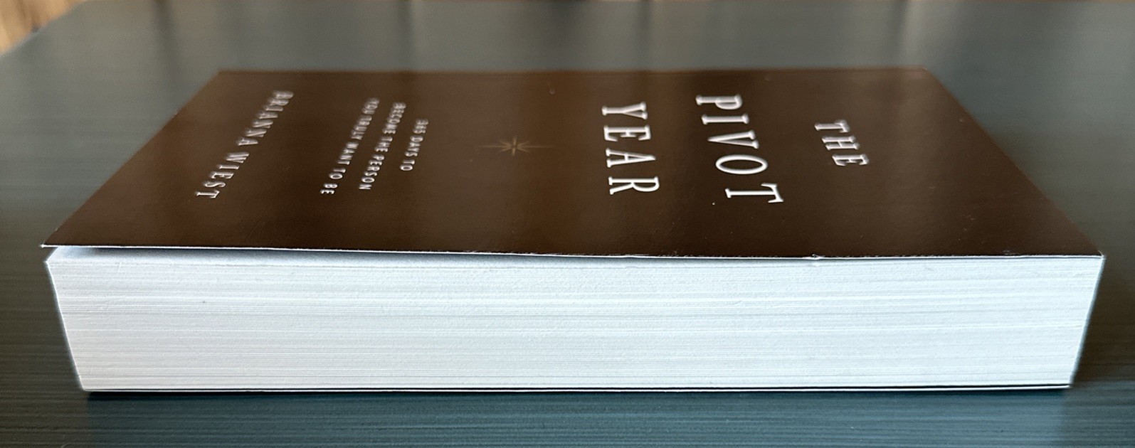 The Pivot Year: 365 Days To Become The Person You Truly Want To Be~Brianna Wiest