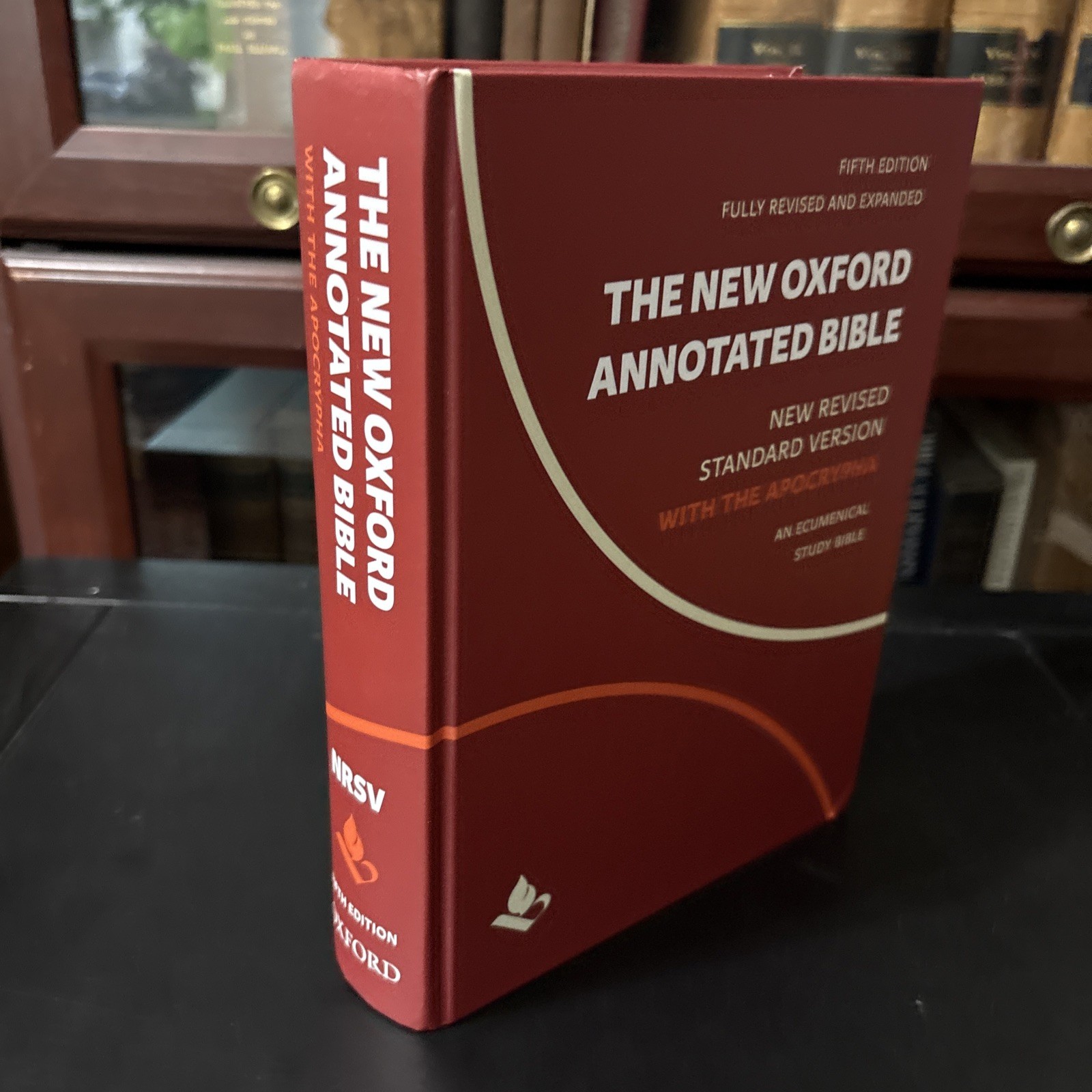 New Oxford Annotated Bible with Apocrypha : New Revised Standard Version by Marc