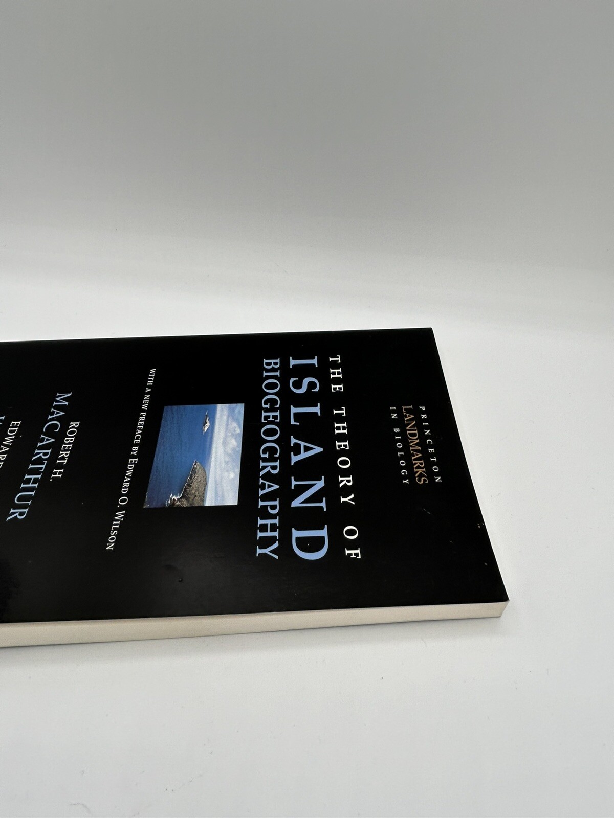 Edward O. Wilson Robert H. MacArthu The Theory of Island Biogeograph Paperback C
