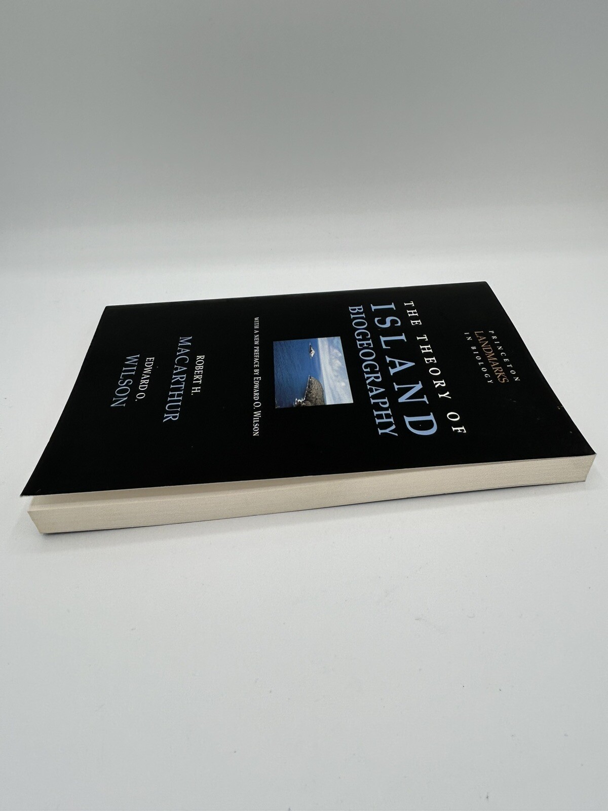 Edward O. Wilson Robert H. MacArthu The Theory of Island Biogeograph Paperback C